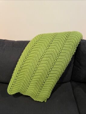 Vintage Green Scallop Edging Knit Throw Blanket